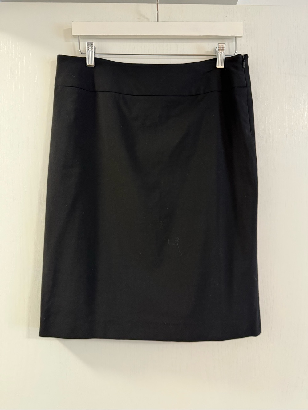 Banana Republic Classic Black Pencil Skirt - Tailored Office Style lined size 10